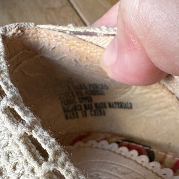 NWOT Dr. Scholl's Cream Crochet Flats, Size: 6 - Picture 7 of 9